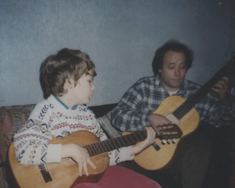 Elliot et moi en train de nous appliquer